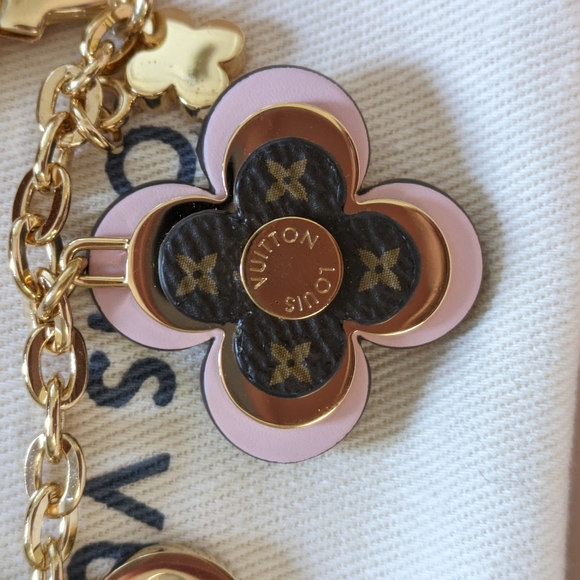 Louis Vuitton Flower Bag Charm. - Picture 13 of 13